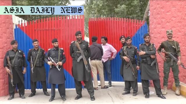 Massive Jailbreak in Karachi: Over 200 Inmates Escape Amid Chaos